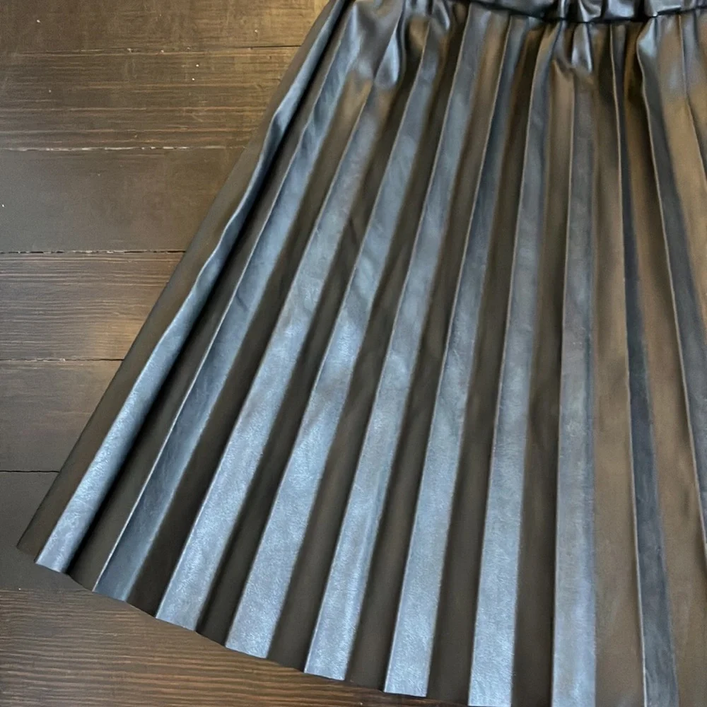 Black JCrew skirt - Picture 3 of 4